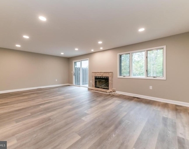 11 Astor Court - Photo Thumbnail 3