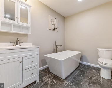 11 Astor Court - Photo Thumbnail 14
