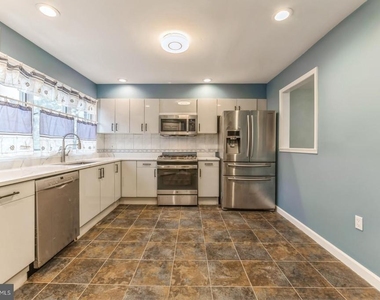11 Astor Court - Photo Thumbnail 4