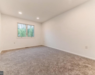 11 Astor Court - Photo Thumbnail 20