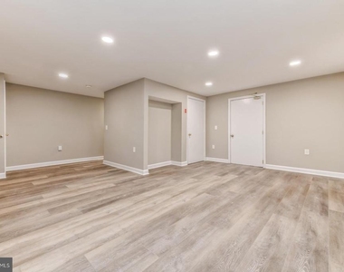 11 Astor Court - Photo Thumbnail 24