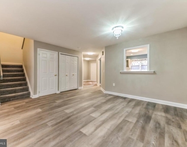 11 Astor Court - Photo Thumbnail 9