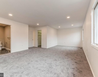 11 Astor Court - Photo Thumbnail 12
