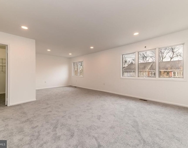 11 Astor Court - Photo Thumbnail 11