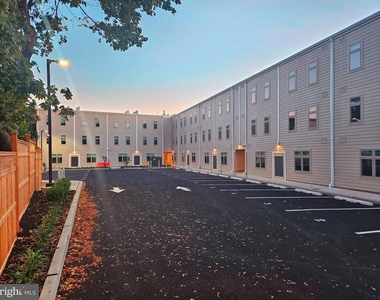 200 Hamilton Avenue - Photo Thumbnail 2