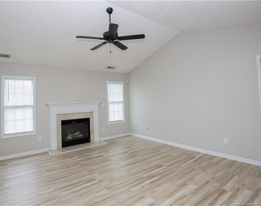 196 Lochwood Drive - Photo Thumbnail 4