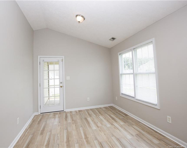 196 Lochwood Drive - Photo Thumbnail 8