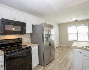 196 Lochwood Drive - Photo Thumbnail 10