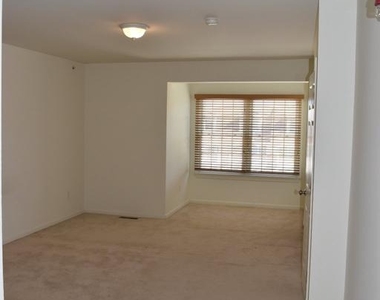 72 Chelsea Court - Photo Thumbnail 2