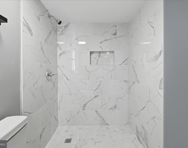 6915 Adel Street - Photo Thumbnail 14