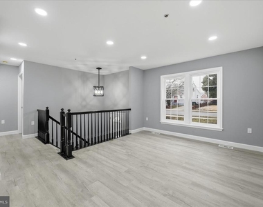 6915 Adel Street - Photo Thumbnail 13
