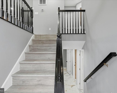 6915 Adel Street - Photo Thumbnail 4
