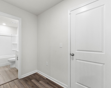 1009 Belloak Way - Photo Thumbnail 5