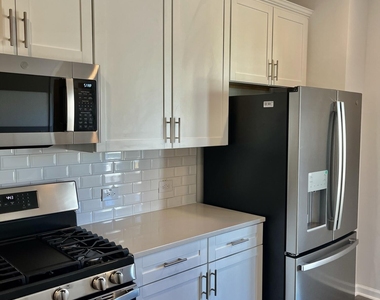 1009 Belloak Way - Photo Thumbnail 7