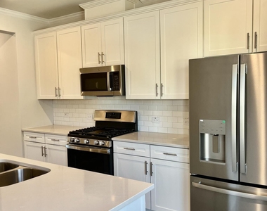 1009 Belloak Way - Photo Thumbnail 9
