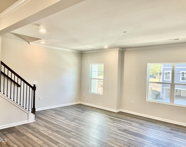 1009 Belloak Way - Photo Thumbnail 12