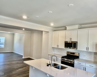 1009 Belloak Way - Photo Thumbnail 8