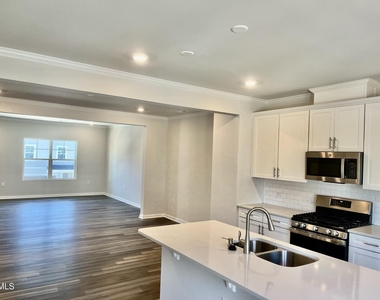1009 Belloak Way - Photo Thumbnail 4