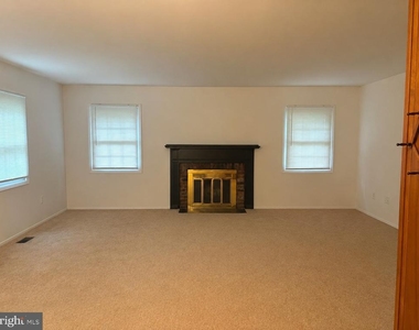 2207 Hyson Place - Photo Thumbnail 2