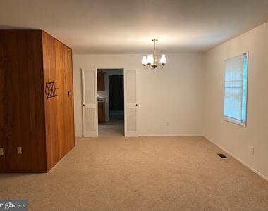 2207 Hyson Place - Photo Thumbnail 3