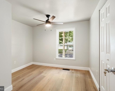 15950 Alameda Drive - Photo Thumbnail 9