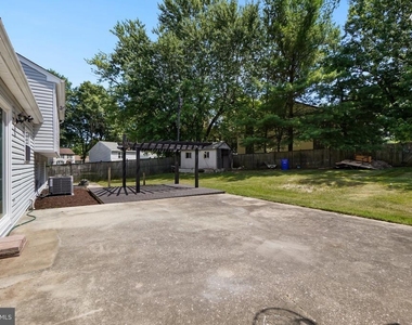 15950 Alameda Drive - Photo Thumbnail 11
