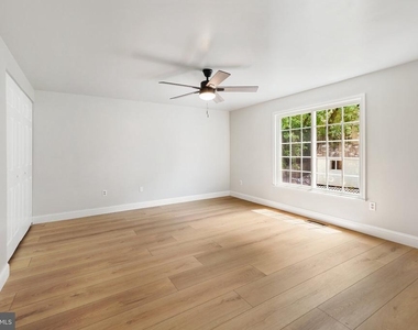 15950 Alameda Drive - Photo Thumbnail 8