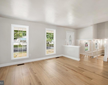 15950 Alameda Drive - Photo Thumbnail 3