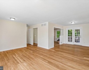 13012 Georgia Avenue - Photo Thumbnail 5