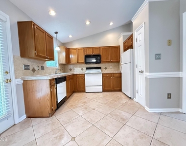 610 E Jones Avenue - Photo Thumbnail 4