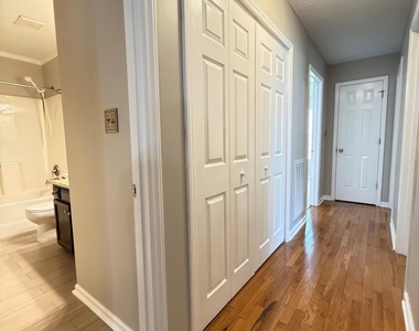 610 E Jones Avenue - Photo Thumbnail 7