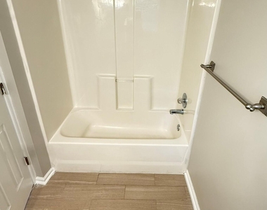 610 E Jones Avenue - Photo Thumbnail 12