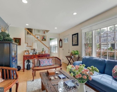 9504 Milstead Drive - Photo Thumbnail 5