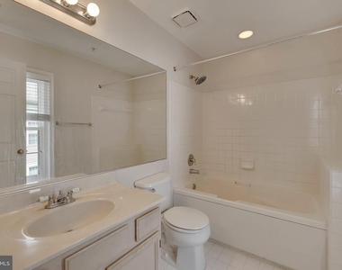 15305 Diamond Cove Terrace - Photo Thumbnail 14