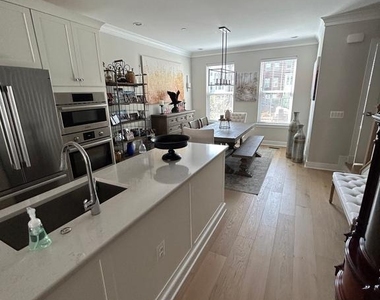 10324 Grosvenor Place - Photo Thumbnail 3