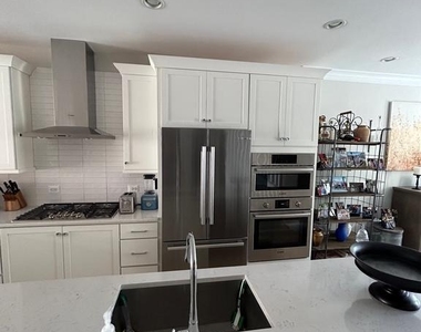 10324 Grosvenor Place - Photo Thumbnail 2
