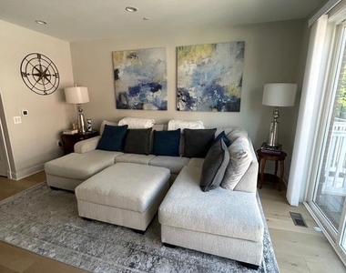 10324 Grosvenor Place - Photo Thumbnail 8