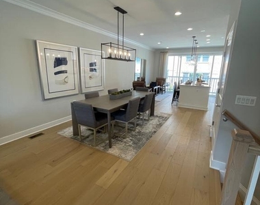 10324 Grosvenor Place - Photo Thumbnail 6