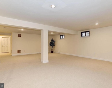 305 Flannery Lane - Photo Thumbnail 5