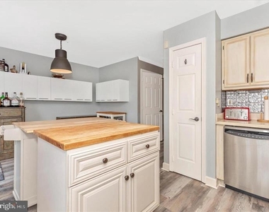 6338 Towncrest Court - Photo Thumbnail 9