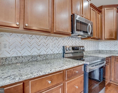 2895 Sedgemore Place - Photo Thumbnail 11
