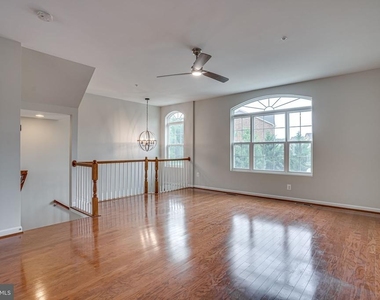 2895 Sedgemore Place - Photo Thumbnail 2