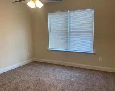 9208 Dayton Avenue - Photo Thumbnail 17