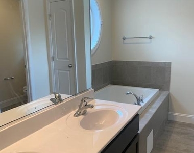 9208 Dayton Avenue - Photo Thumbnail 15