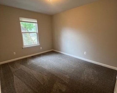 8828 Erie Avenue - Photo Thumbnail 13