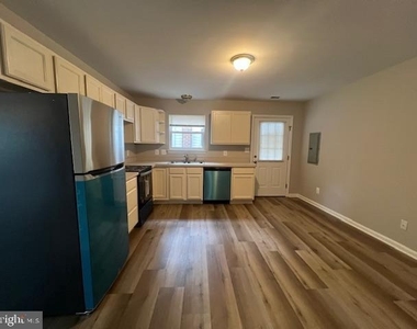 8828 Erie Avenue - Photo Thumbnail 3