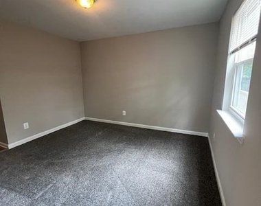 8828 Erie Avenue - Photo Thumbnail 5