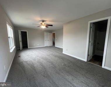 8828 Erie Avenue - Photo Thumbnail 12