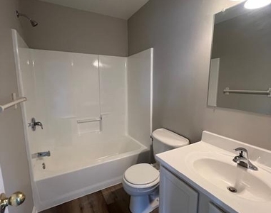 8828 Erie Avenue - Photo Thumbnail 11