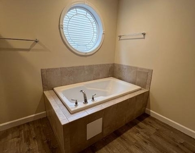 8925 Erie Avenue - Photo Thumbnail 15